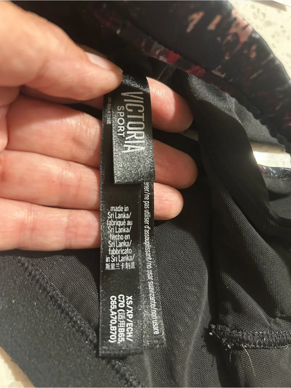 Victoria Sport Cross-Back Black Abstract-Print Sports Bra